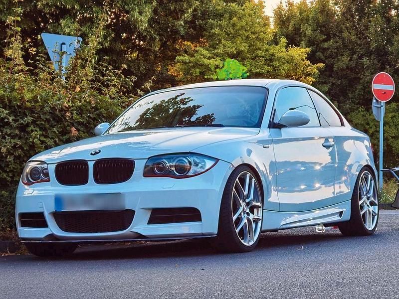 Weiß Gebraucht 2008 BMW 135 Coupé Coupé | 17.000 € - Bild 1/4