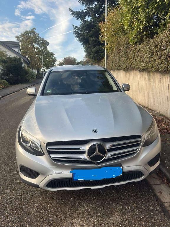 Silber Gebraucht 2019 Mercedes GLC250 SUV | 24.500 € (Fairer Preis) - Bild 1/4