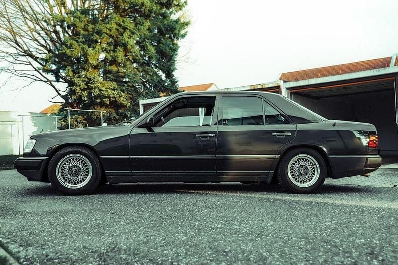 Gebraucht Mercedes E260 160 PS (117 kW) 1989 Grün Limousine