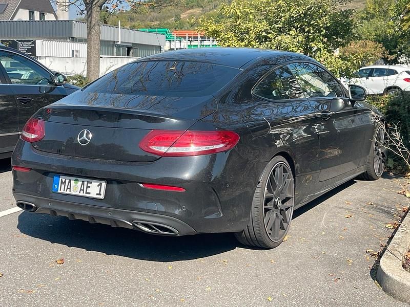 Gebraucht Mercedes C220 AMG line 170 PS (125 kW) 2016 Schwarz Coupé