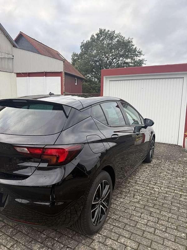 Gebraucht Opel Astra Edition 110 PS (80 kW) 2020 Schwarz Kleinwagen