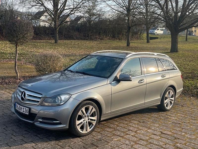 Grau Gebraucht 2013 Mercedes C250 Limousine | 8.950 € (Guter Preis) - Bild 1/4