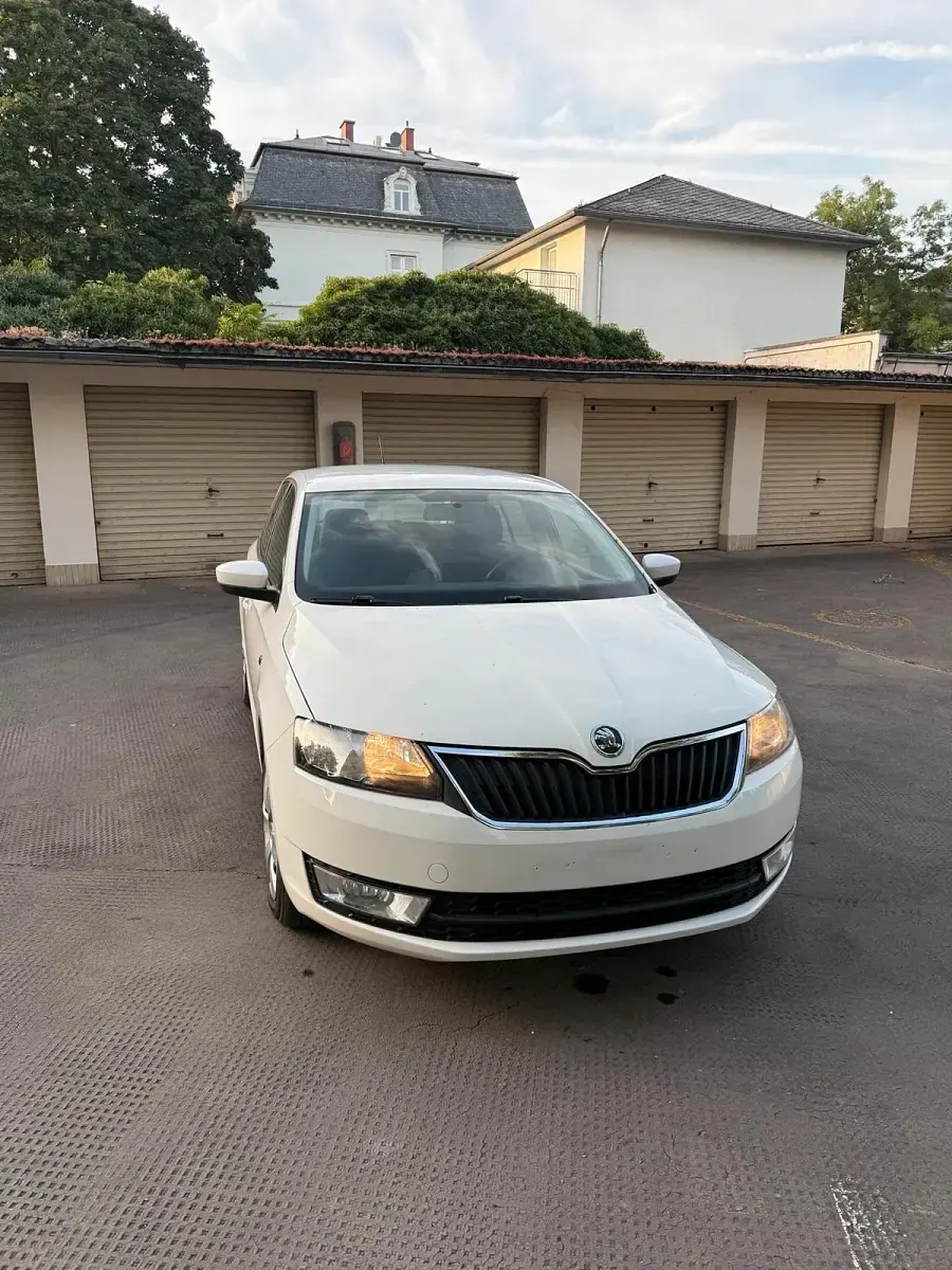 Gebraucht Skoda Rapid 105 PS (77 kW) 2014 Weiß Kleinwagen