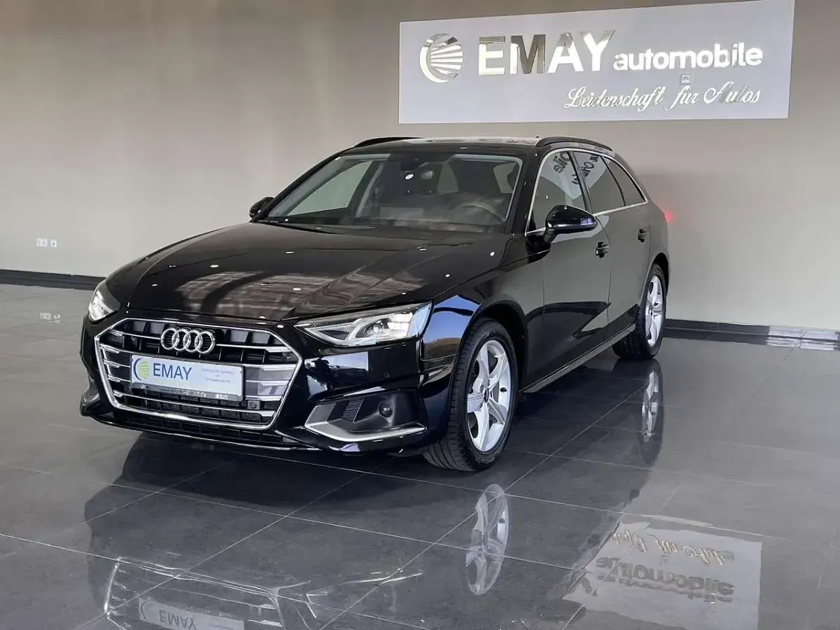 Gebraucht Audi A4 Advanced 163 PS (119 kW) 2022 Mythosschwarz metallic Kombi