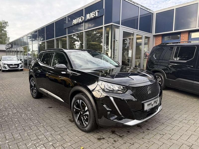 Gebraucht Peugeot e-2008 Allure 100 kW (136 PS) 2021 Perla nera schwarz SUV