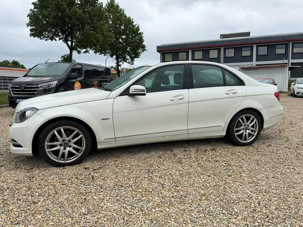 Gebraucht Mercedes C180 156 PS (114 kW) 2012 Weiß Limousine