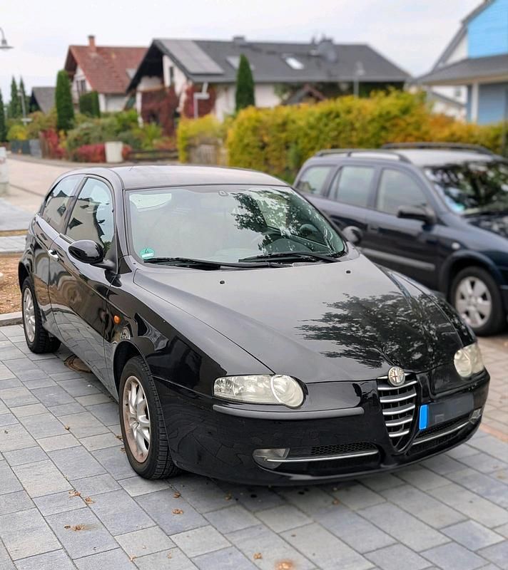 Schwarz Gebraucht 2002 Alfa Romeo 147 Kleinwagen | 490 € (Superpreis) - Bild 1/4