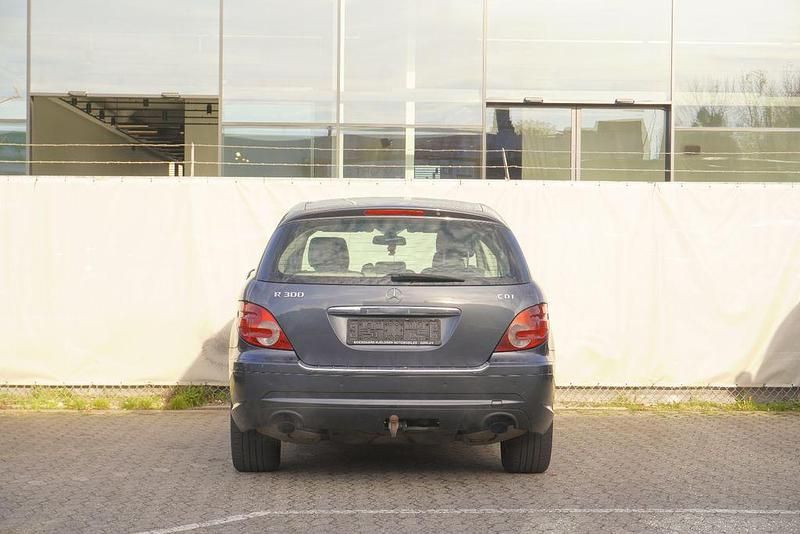 Gebraucht Mercedes R300 190 PS (139 kW) 2010 Grau Van / Kleinbus