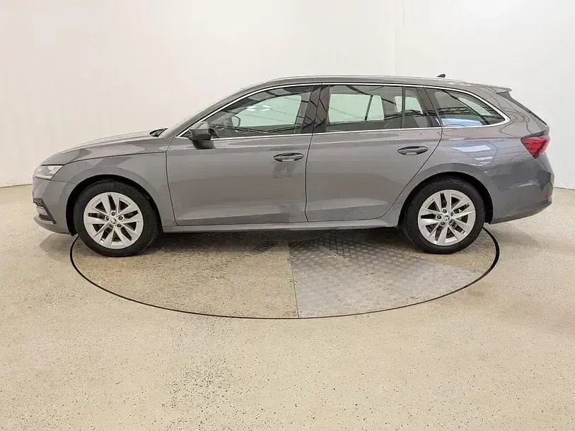 Gebraucht Skoda Octavia 110 PS (80 kW) 2023 Graphitegrau metallic Kombi