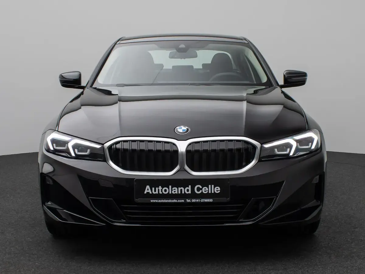 Gebraucht BMW 318 Shadowline 156 PS (114 kW) 2025 Schwarz 2668schwarz Limousine