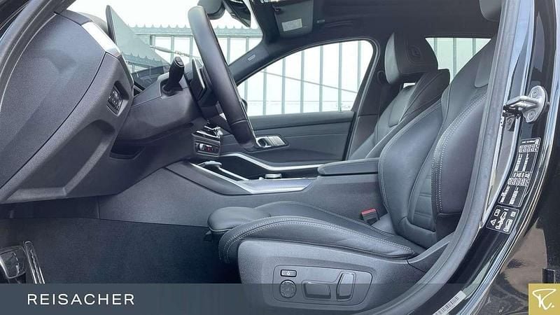 Gebraucht BMW 340 374 PS (275 kW) 2025 Saphirschwarz metallic Kombi