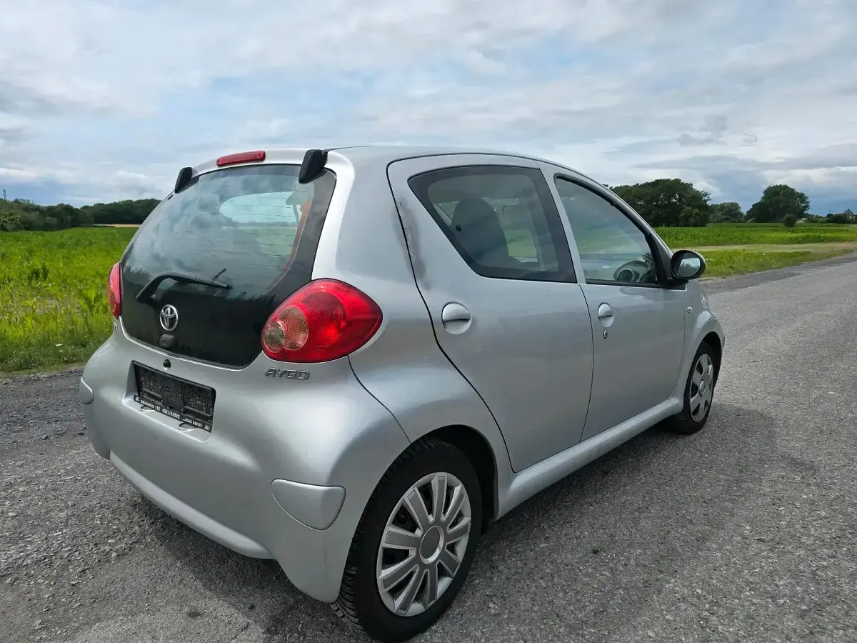 Gebraucht Toyota Aygo 68 PS (50 kW) 2006 Grau Kleinwagen