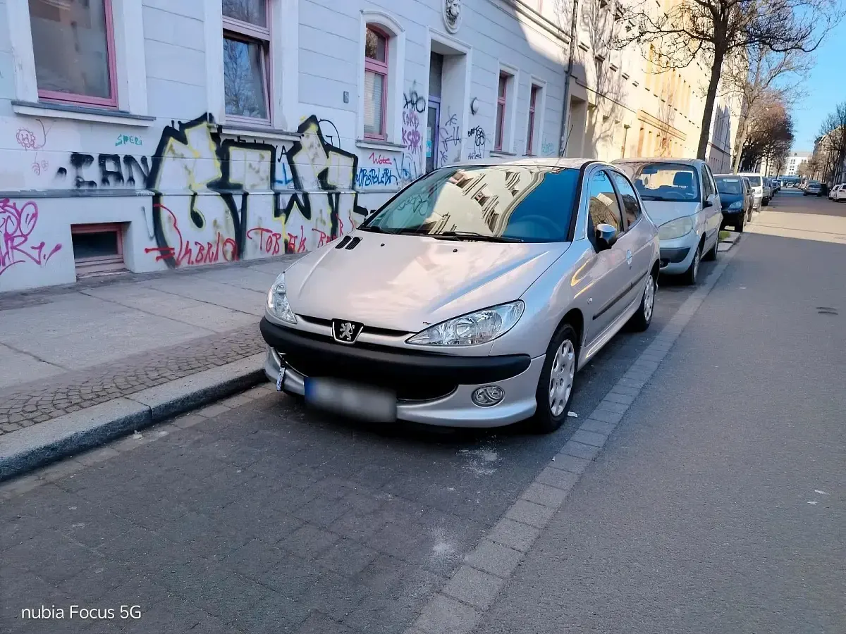 Gebraucht Peugeot 206 68 PS (50 kW) 2009 Silber Kleinwagen
