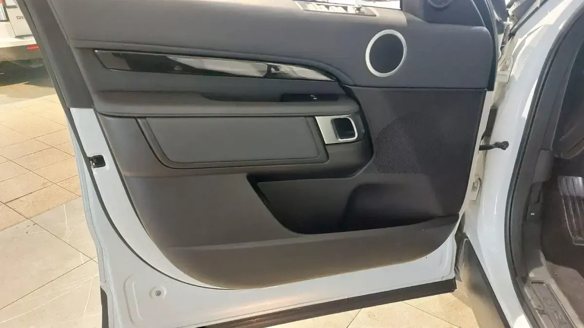 Gebraucht Land Rover Discovery 5 SE 241 PS (177 kW) 2018 Weiß SUV