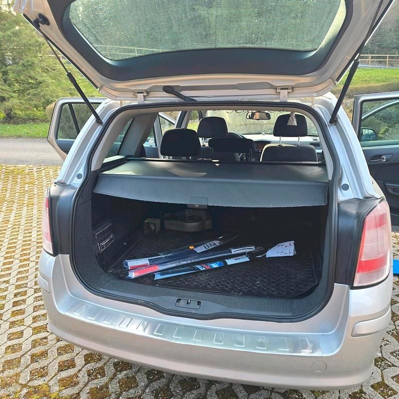 Gebraucht Opel Astra 110 PS (80 kW) 2010 Silber Kombi