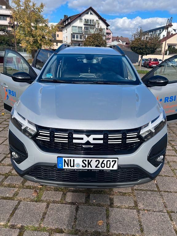 Silber Gebraucht 2023 Dacia Jogger Extreme Van / Kleinbus | 17.000 € (Guter Preis) - Bild 1/4