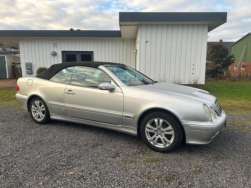 Gebraucht Mercedes CLK230 197 PS (144 kW) 2001 Silber Cabrio