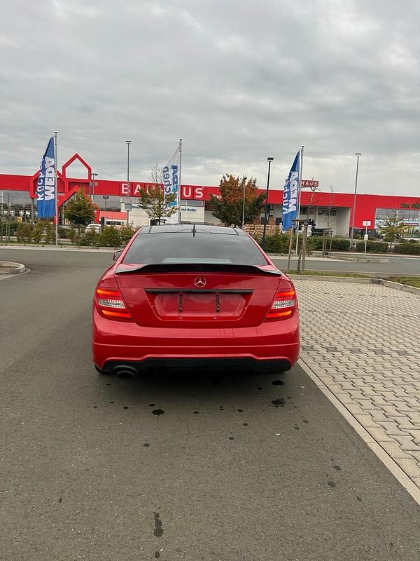 Gebraucht Mercedes C250 204 PS (150 kW) 2012 Rot Coupé
