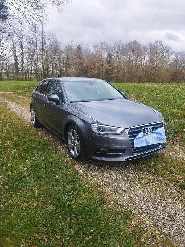 Gebraucht Audi A3 Ambiente 150 PS (110 kW) 2015 Grau Limousine