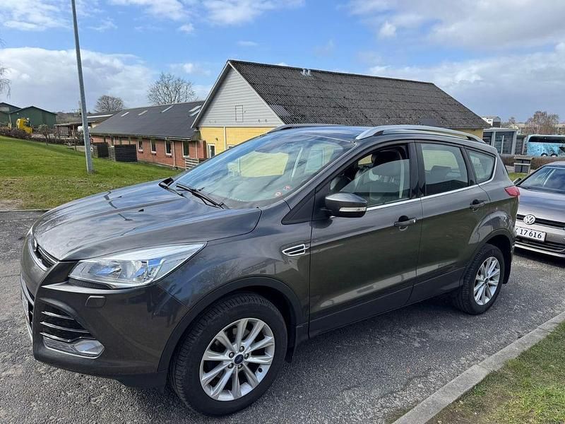 Gebraucht Ford Kuga Titanium 150 PS (110 kW) 2016 Grau SUV