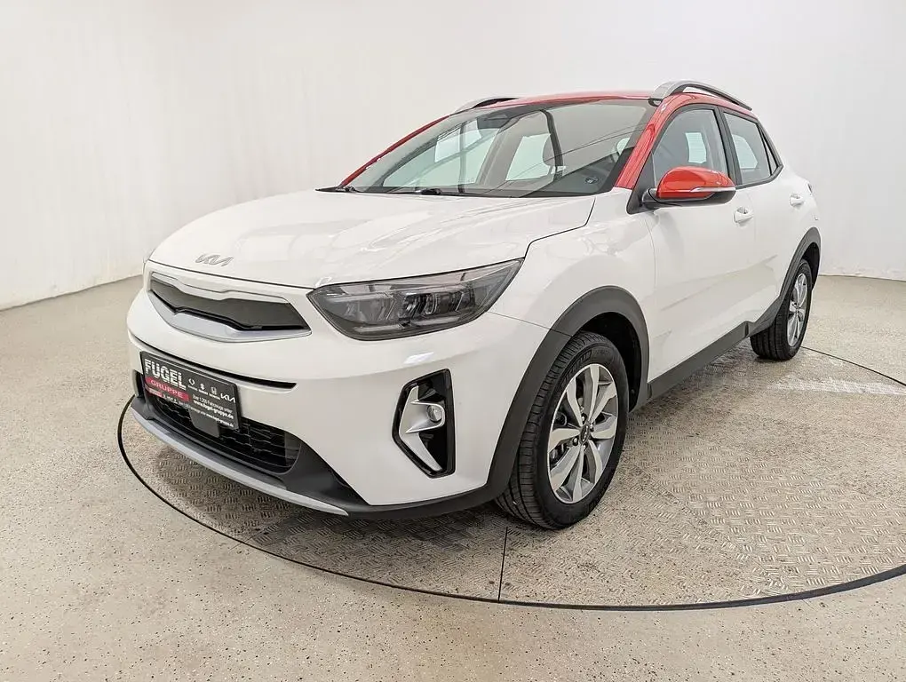 Gebraucht Kia Stonic Vision 101 PS (74 kW) 2023 Schneeweiss/orange SUV