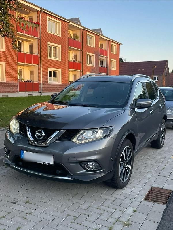 Grau Gebraucht 2017 Nissan X-Trail Tekna SUV | 15.195 € (Superpreis) - Bild 1/4