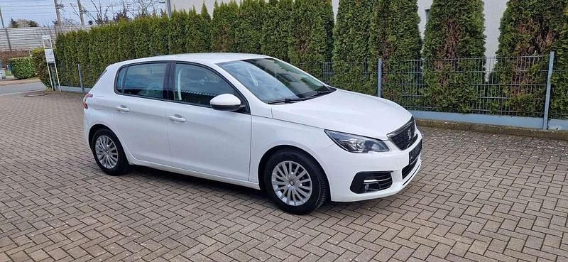 Gebraucht Peugeot 308 Access 102 PS (75 kW) 2019 Weiß Limousine