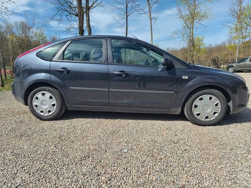 Second-hand Ford Focus Style 101 CP (74 kW) 2007 Albastru Berlinǎ