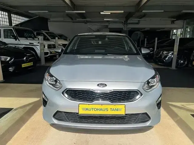 Gebraucht Kia Ceed Vision 140 PS (102 kW) 2018 Silber Kleinwagen