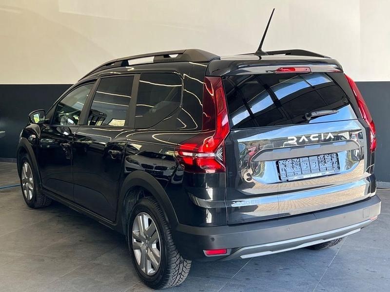 Gebraucht Dacia Jogger Expression 101 PS (74 kW) 2023 Schwarz Van / Kleinbus