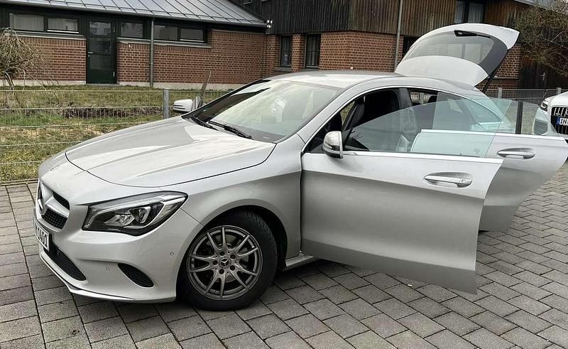 Gebraucht Mercedes CLA200 136 PS (100 kW) 2018 Grau Kombi
