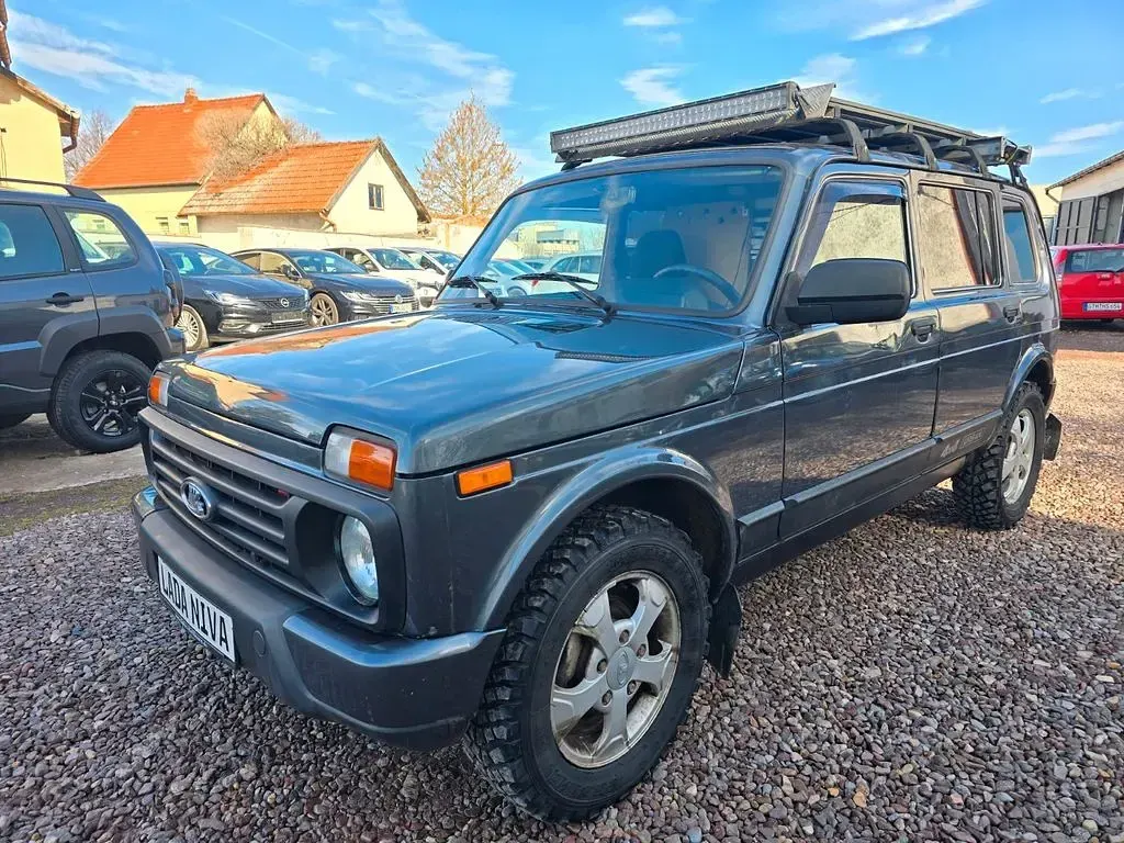 Usata Lada Urban 83 CV (61 kW) 2019 Grigio SUV