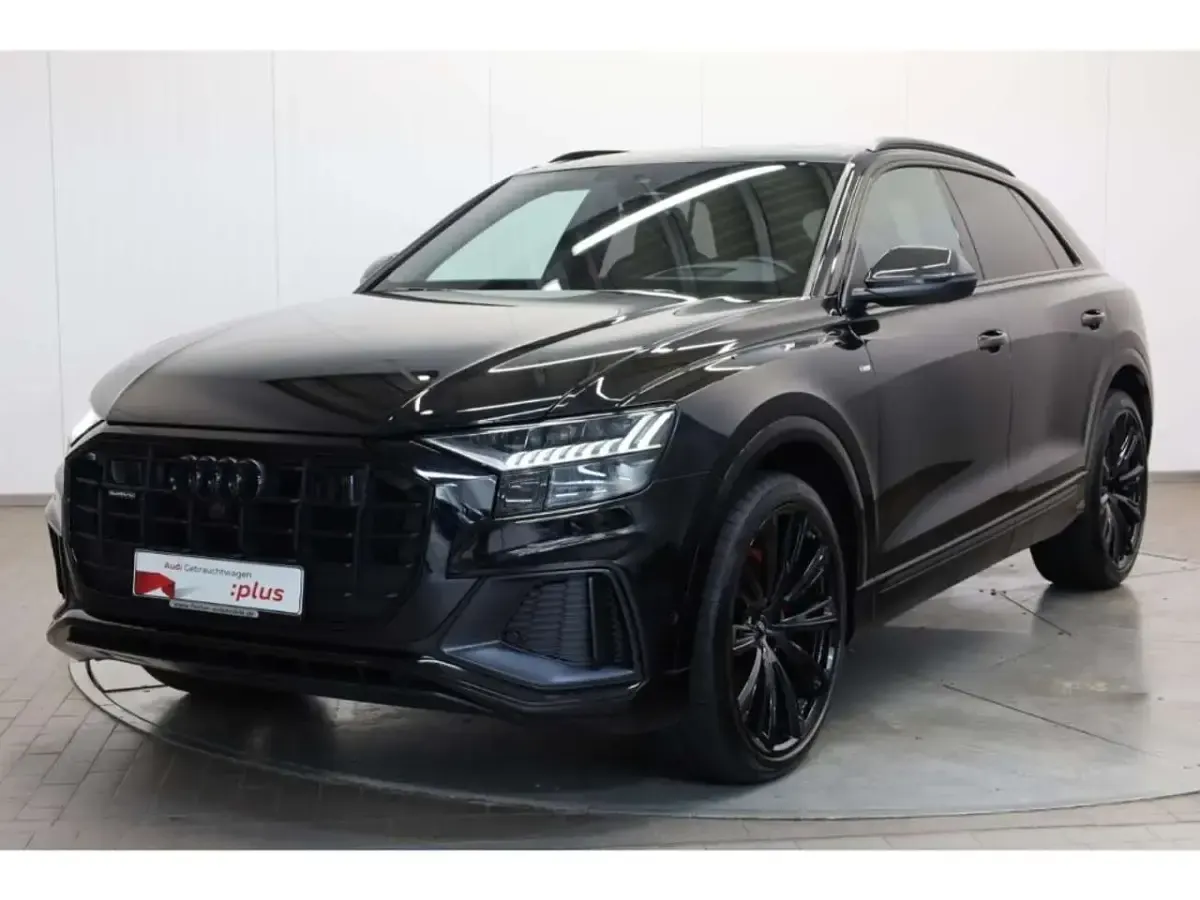 Gebraucht Audi Q8 Competition 286 PS (210 kW) 2023 Mythosschwarz metallic SUV