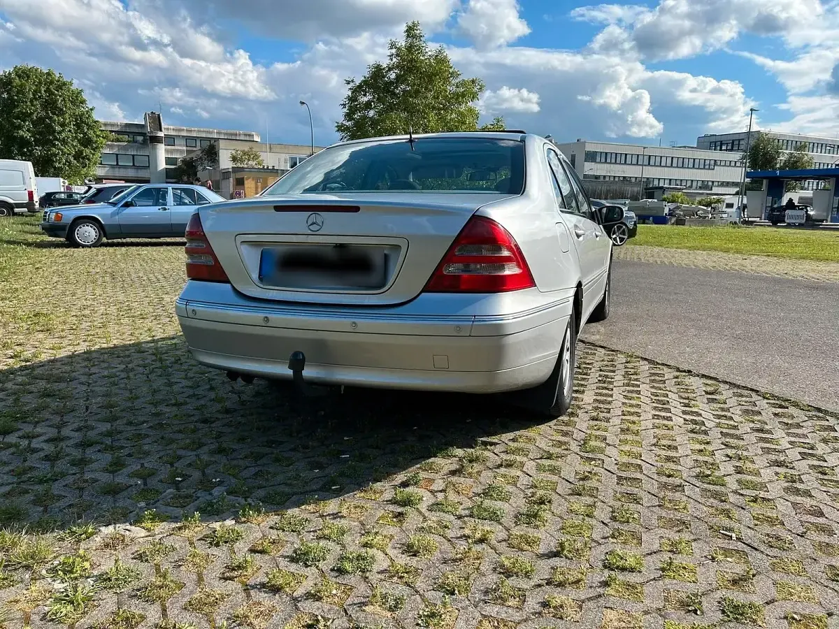 Gebraucht Mercedes C220 143 PS (105 kW) 2002 Silber Limousine