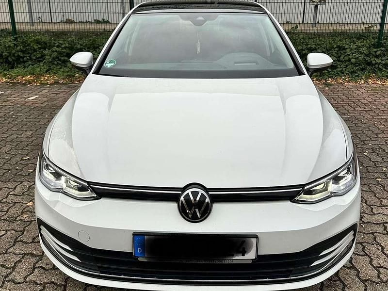 Gebraucht VW Golf VIII Active 150 PS (110 kW) 2022 Weiß Limousine