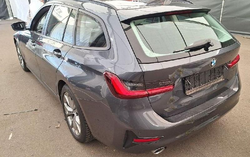 Gebraucht BMW 320 190 PS (139 kW) 2022 Grau Kombi