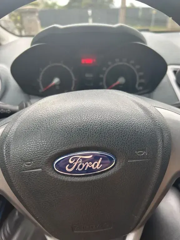 Gebraucht Ford Fiesta Ambiente 82 PS (60 kW) 2011 Rot Limousine