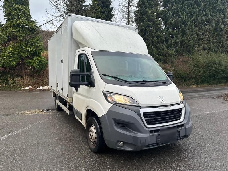 Weiß Gebraucht 2017 Peugeot Boxer Van | 8.990 € - Bild 1/4