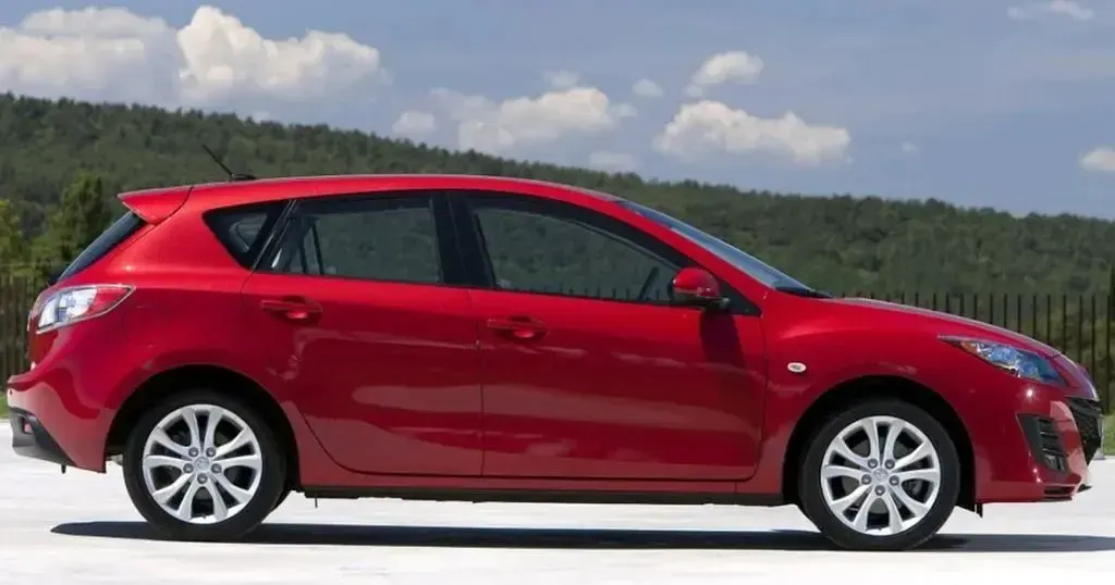 Używany Mazda 3 Edition 150 KM (110 kW) 2012 Czerwony Sedan/Limuzyna