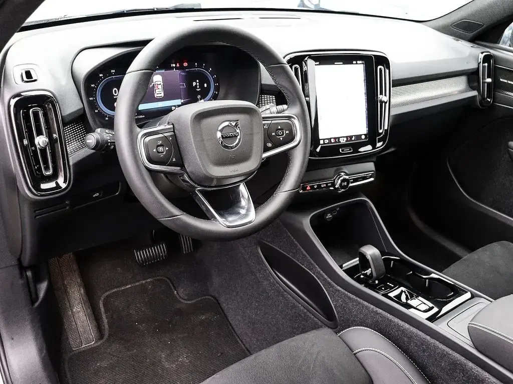 Gebraucht Volvo XC40 Plus 197 PS (144 kW) 2023 Vapour grey / metallic SUV