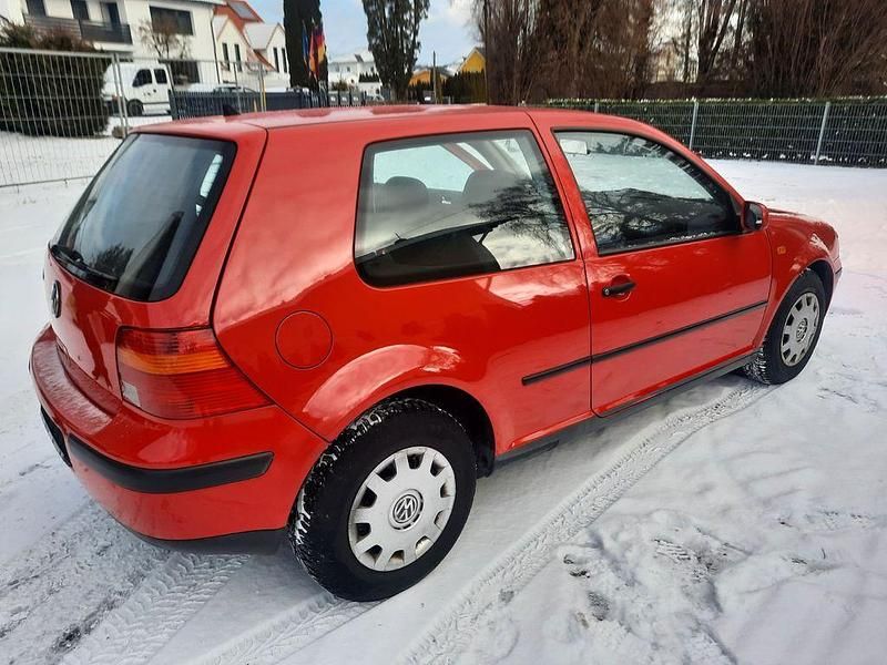 Rot Gebraucht 1999 VW Golf Basis Limousine | 2.900 € (Teuer) - Bild 1/4