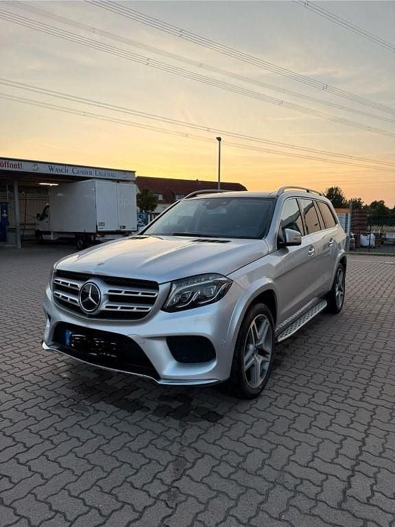 Grau Gebraucht 2017 Mercedes GLS350 SUV | 45.500 € (Guter Preis) - Bild 1/4