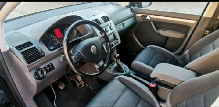 Gebraucht VW Touran Freestyle 140 PS (102 kW) 2010 Schwarz Van / Kleinbus