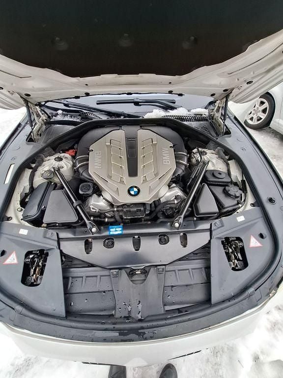 Gebraucht BMW 750 409 PS (300 kW) 2010 Weiß Limousine