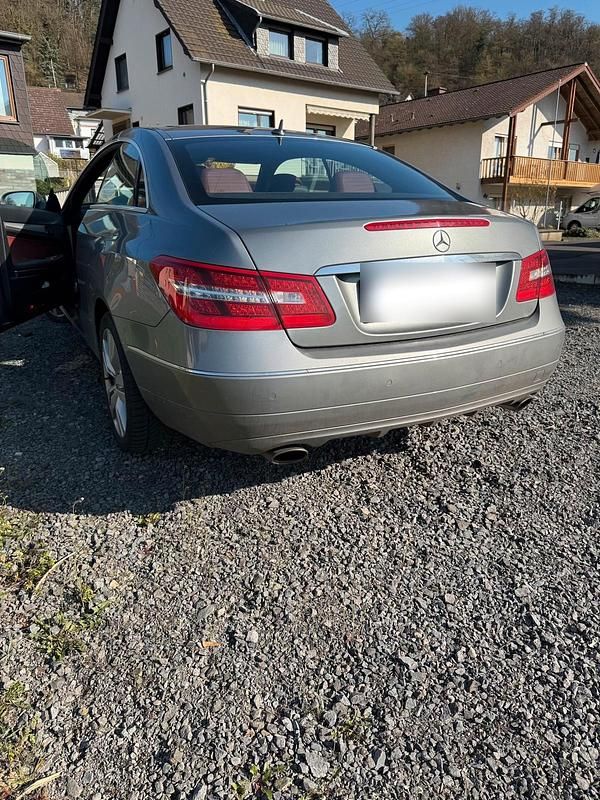 Gebraucht Mercedes E350 292 PS (214 kW) 2009 Grau Coupé