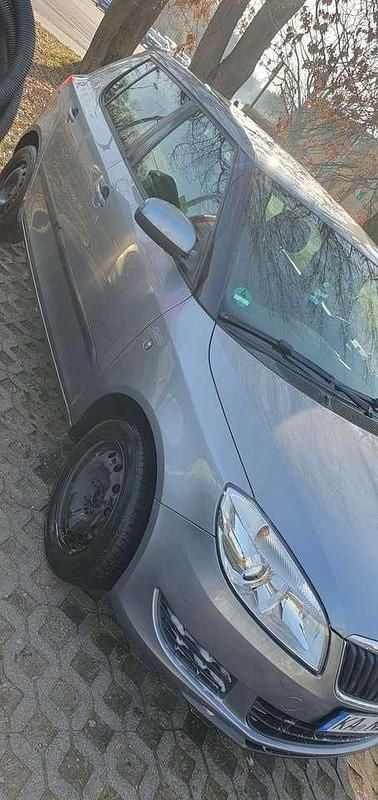 Blau Gebraucht 2013 Skoda Fabia Kleinwagen | 4.000 € (Guter Preis) - Bild 1/3