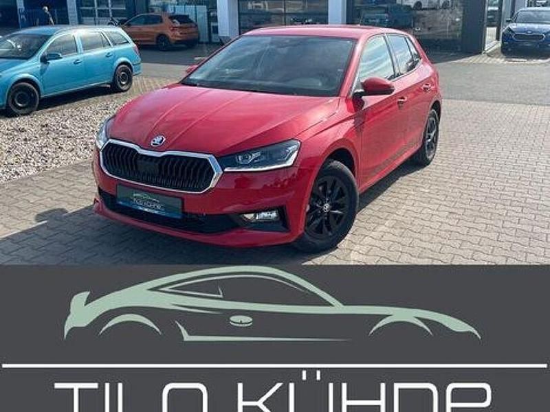 Rot Gebraucht 2024 Skoda Fabia Selection Limousine | 20.990 € (Fairer Preis) - Bild 1/4