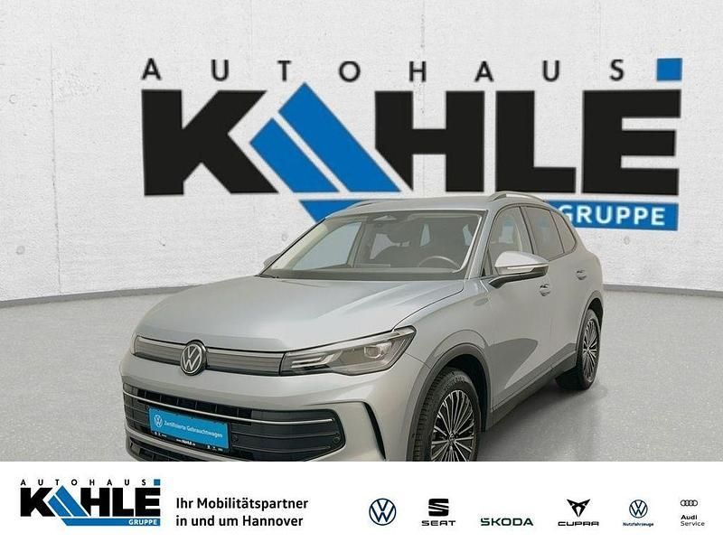 Silber Gebraucht 2024 VW Tiguan Life SUV | 34.990 € (Fairer Preis) - Bild 1/4