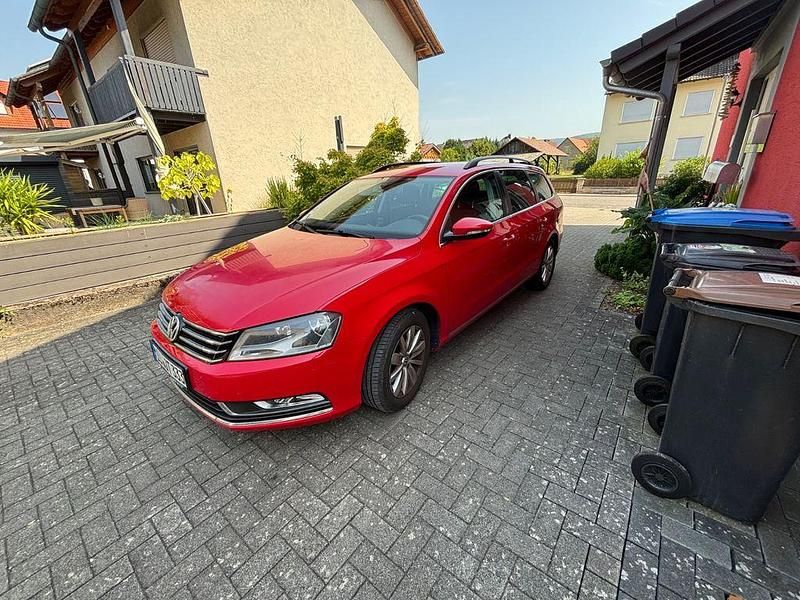 Rot Gebraucht 2014 VW Passat Comfortline Kombi | 9.995 € (Fairer Preis) - Bild 1/4