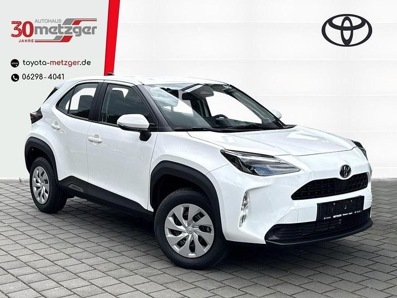 Weiss Neu 2025 Toyota Yaris Cross Business Edition SUV | 24.220 € - Bild 1/4
